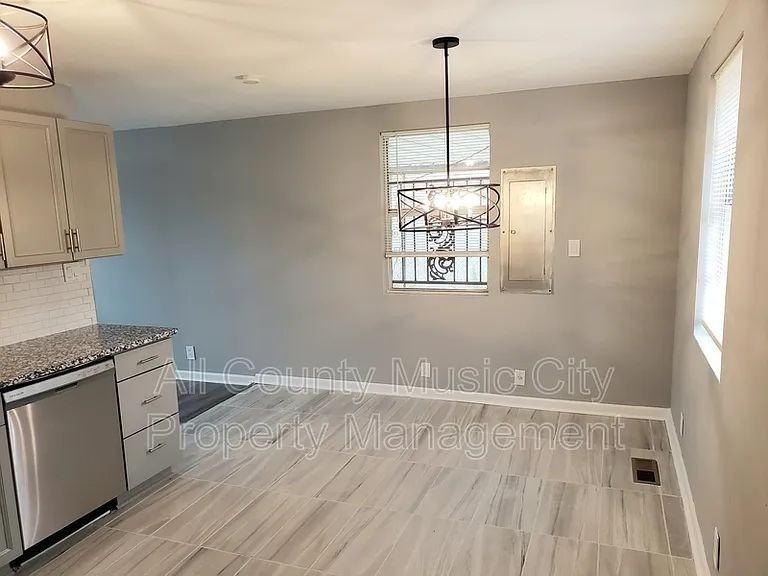 3308 Hospital Ln - Photo 5 of 25