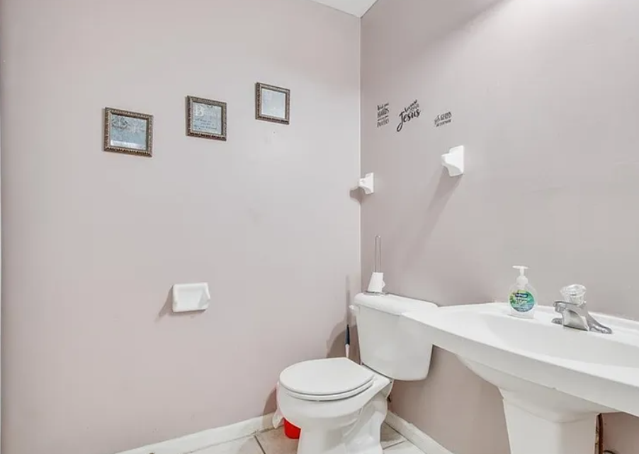 15 Marlou Dr - Photo 3 of 14