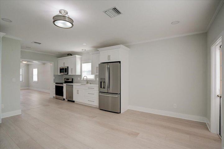 320 Northwest 6th Avenue - Photo 5 of 10