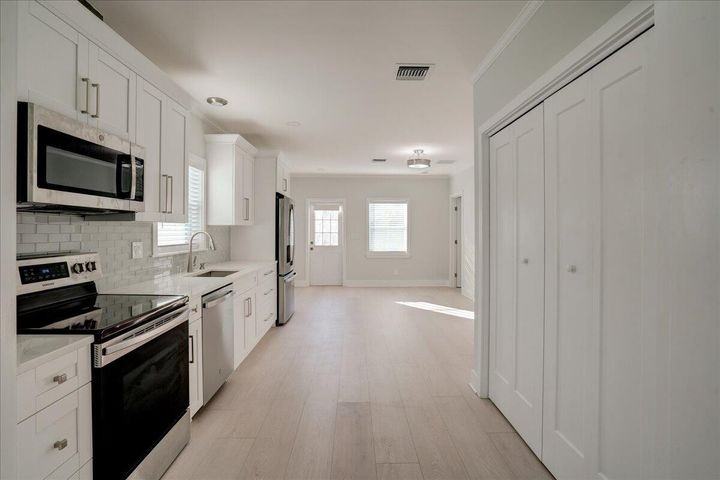 320 Northwest 6th Avenue - Photo 4 of 10