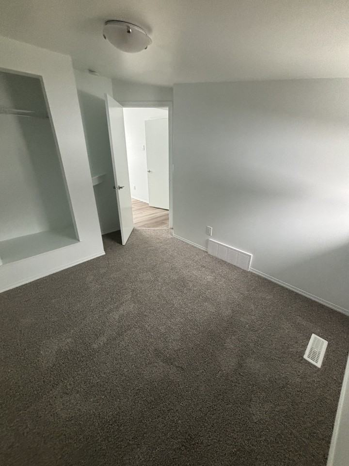 2 Bedroom 1 Bathroom Garden & Basement Rentals - Photo 7 of 12