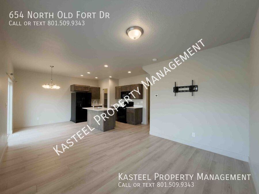 654 N Old Fort Dr - Photo 6 of 36