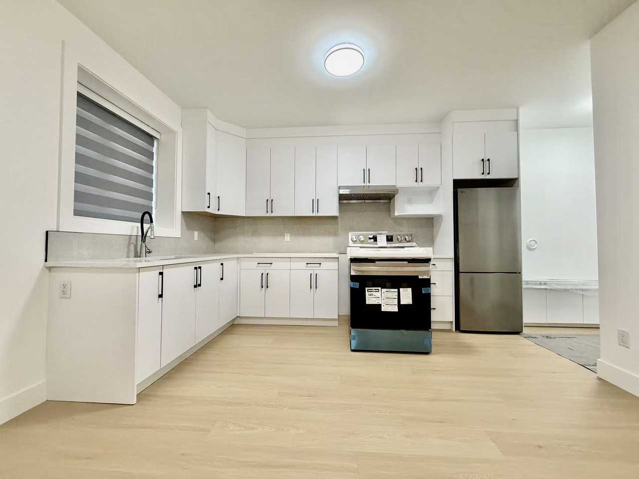 7479 149a St Lowr - Photo 3 of 9