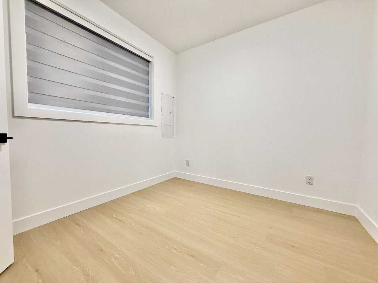 7479 149a St Lowr - Photo 6 of 9