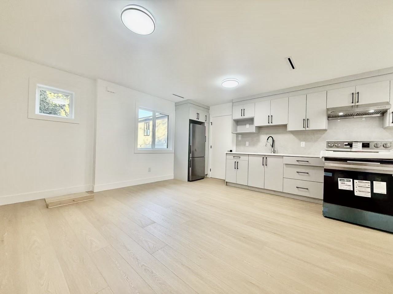 7479 149a St - Photo 4 of 8