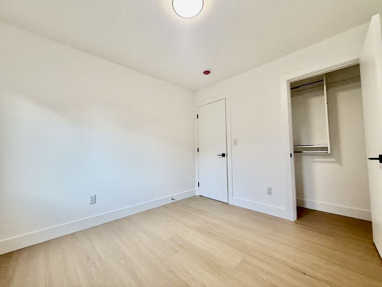 7479 149a St - Photo 5 of 8