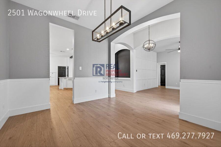 2501 Wagonwheel Dr - Photo 6 of 34