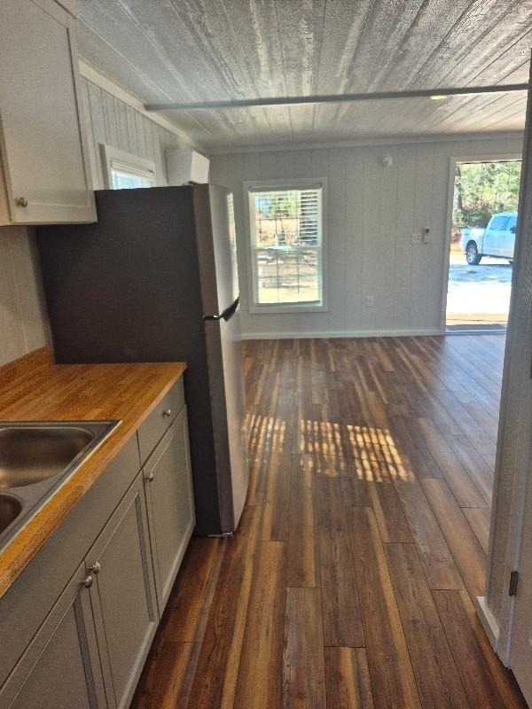 910 Backwoods Rd - Photo 2 of 20