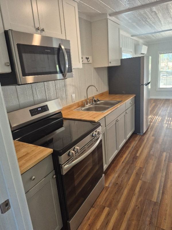 910 Backwoods Rd - Photo 5 of 20