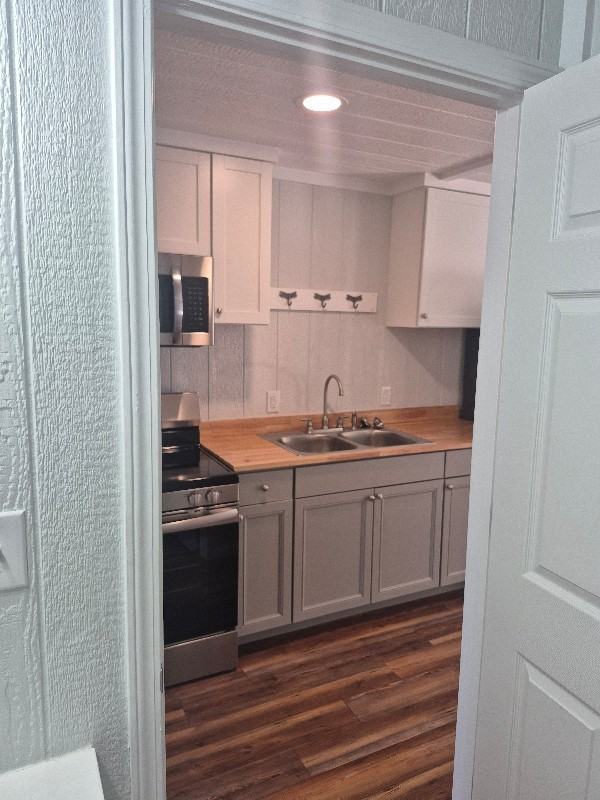 910 Backwoods Rd - Photo 6 of 20