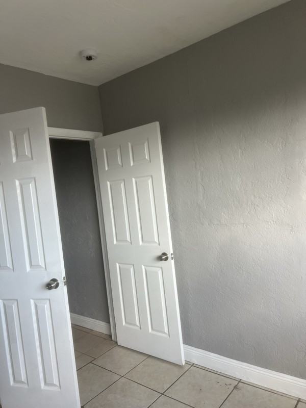 2401 Nw 7th St - Photo 2 of 7