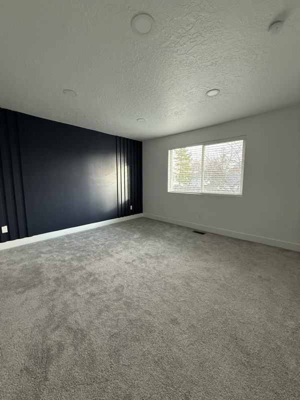 1546 E St #A - Photo 5 of 18