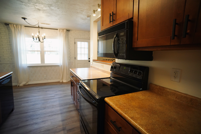 120 Ridgemont Pl - Photo 3 of 10