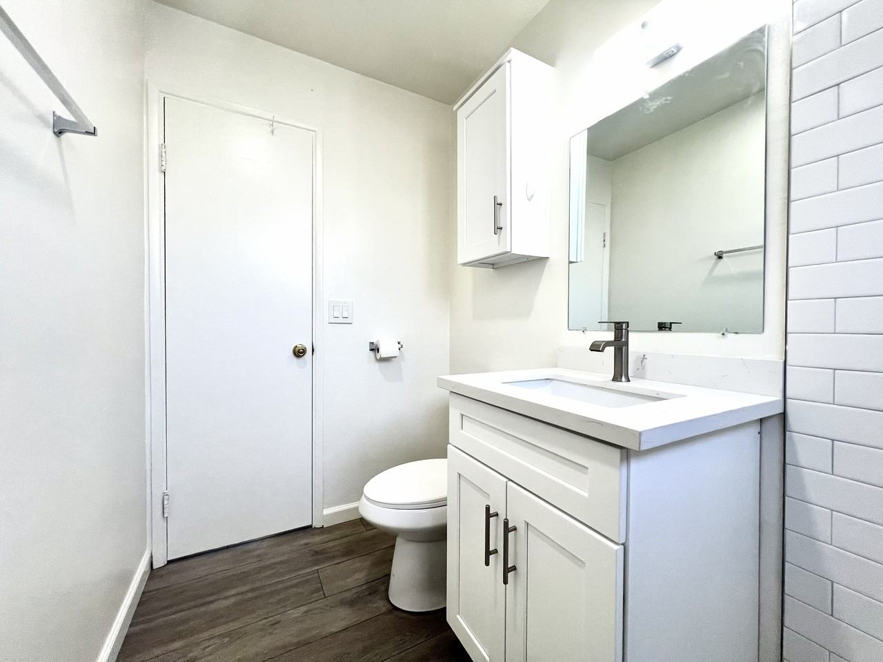 4006 Ingraham Street - Photo 4 of 8