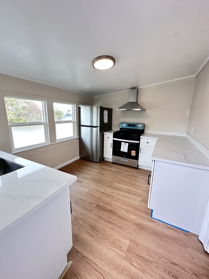 637 Taylor Ave #B - Photo 5 of 22