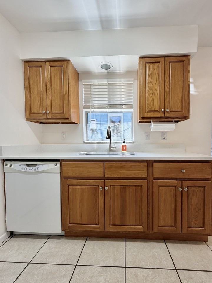 912 La Salle Ave #NA - Photo 6 of 20