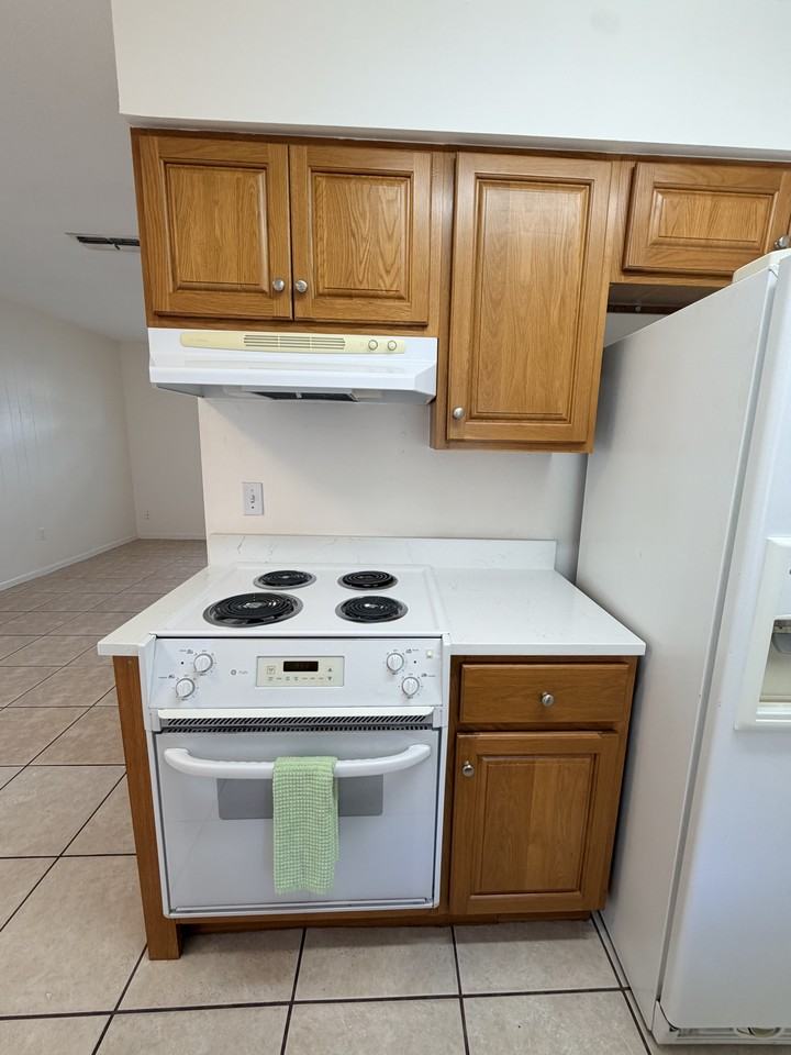 912 La Salle Ave #NA - Photo 7 of 20