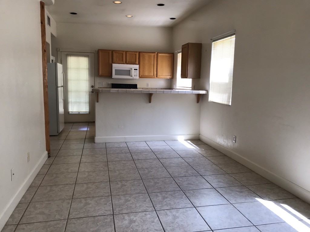 928 N Campbell Ave #NA - Photo 2 of 8