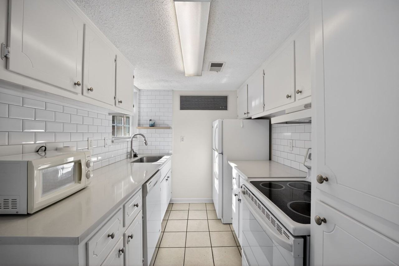 3555 Old Chamblee Tucker Rd Apt D #NA - Photo 4 of 20