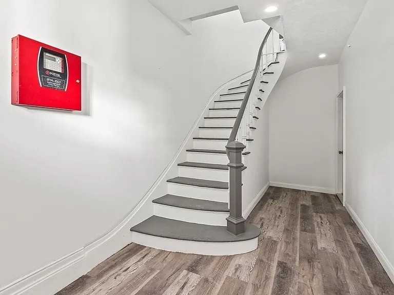 42 William St #3 - Photo 3 of 9