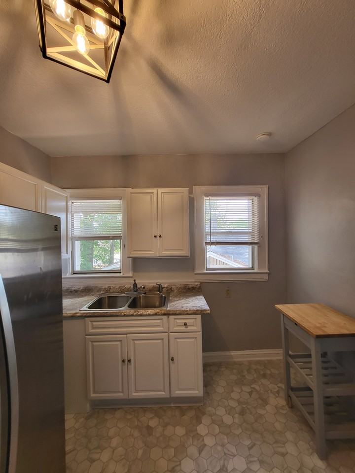 1718 Pine Grove Ave #3 - Photo 6 of 10