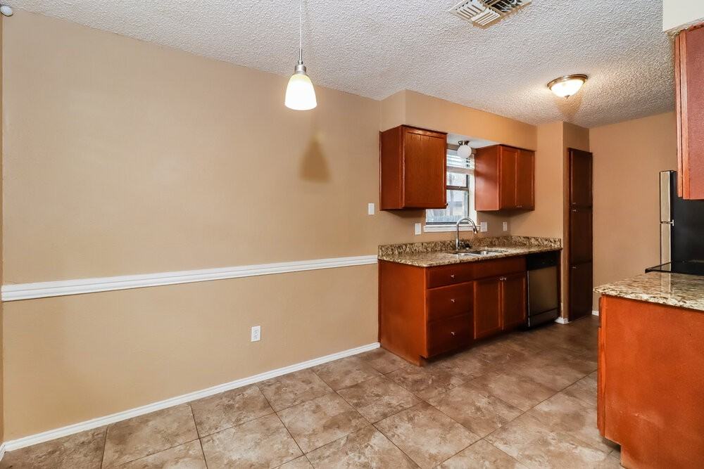 7321 Hyde Ct - Photo 6 of 16