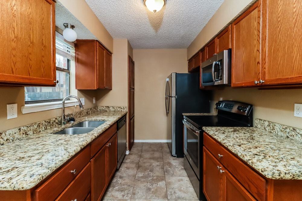 7321 Hyde Ct - Photo 7 of 16