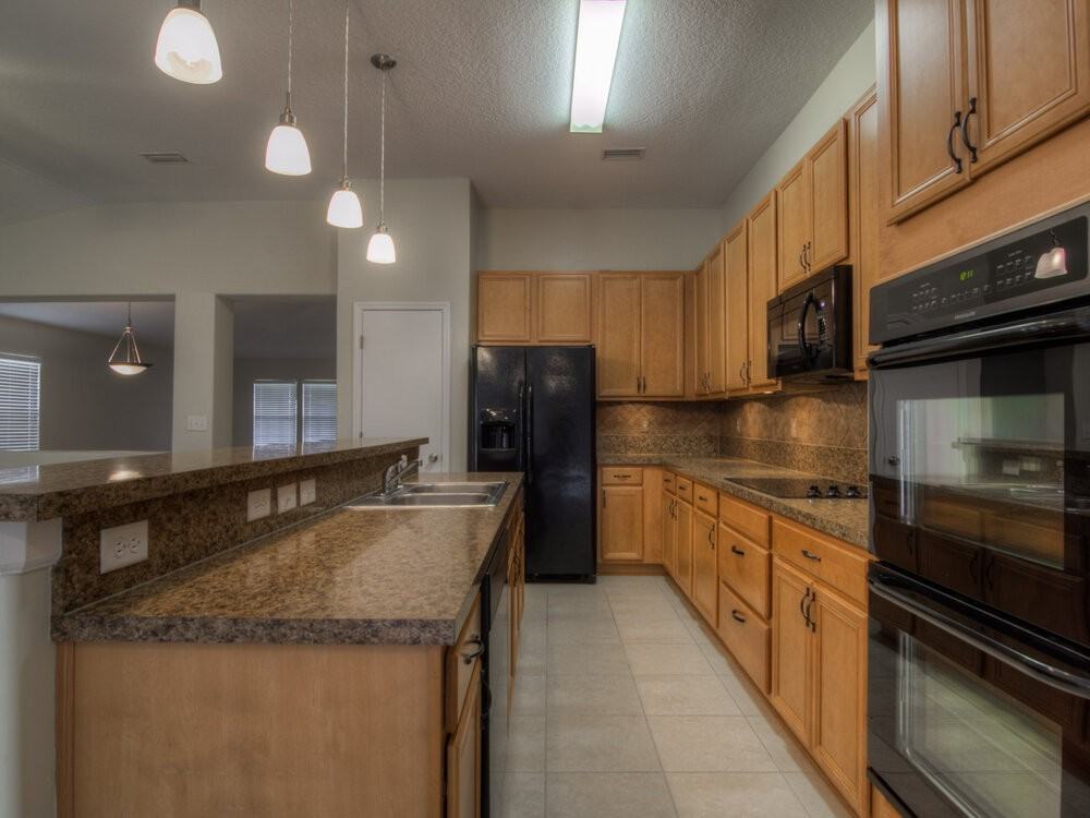 3852 Cedar Bluff Ln - Photo 4 of 15