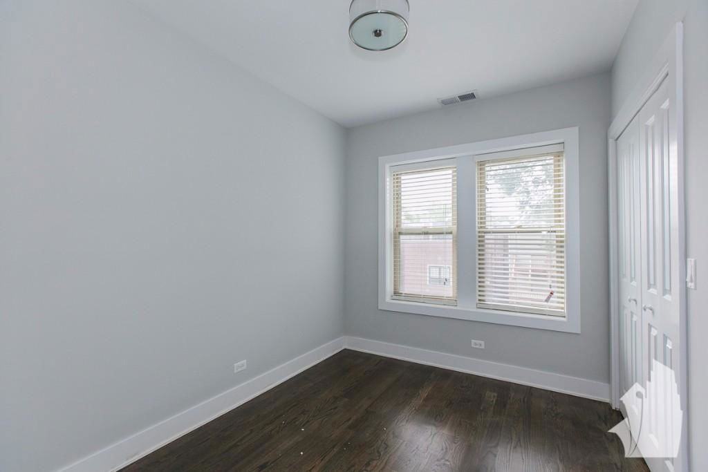 3922 N Janssen Ave #3E - Photo 2 of 7