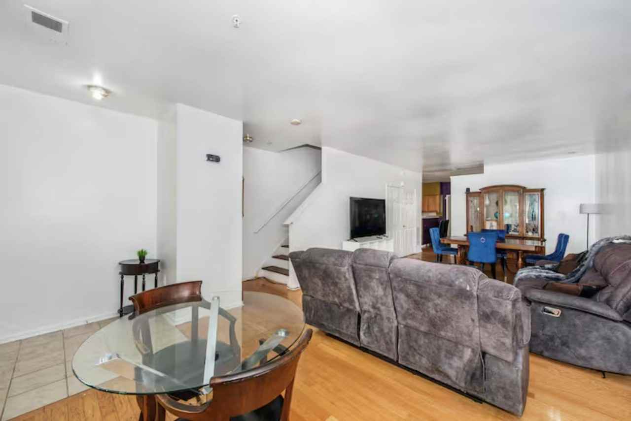 Prince St - Photo 4 of 10