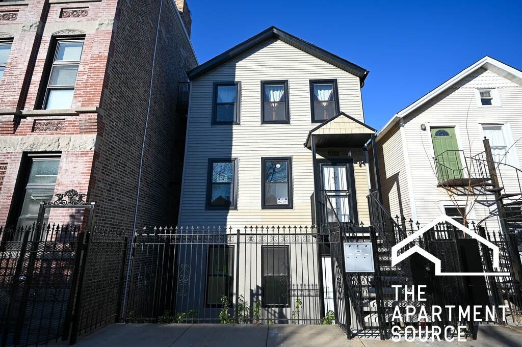 1142 West 17th Place, Unit G - Photo 4 of 17