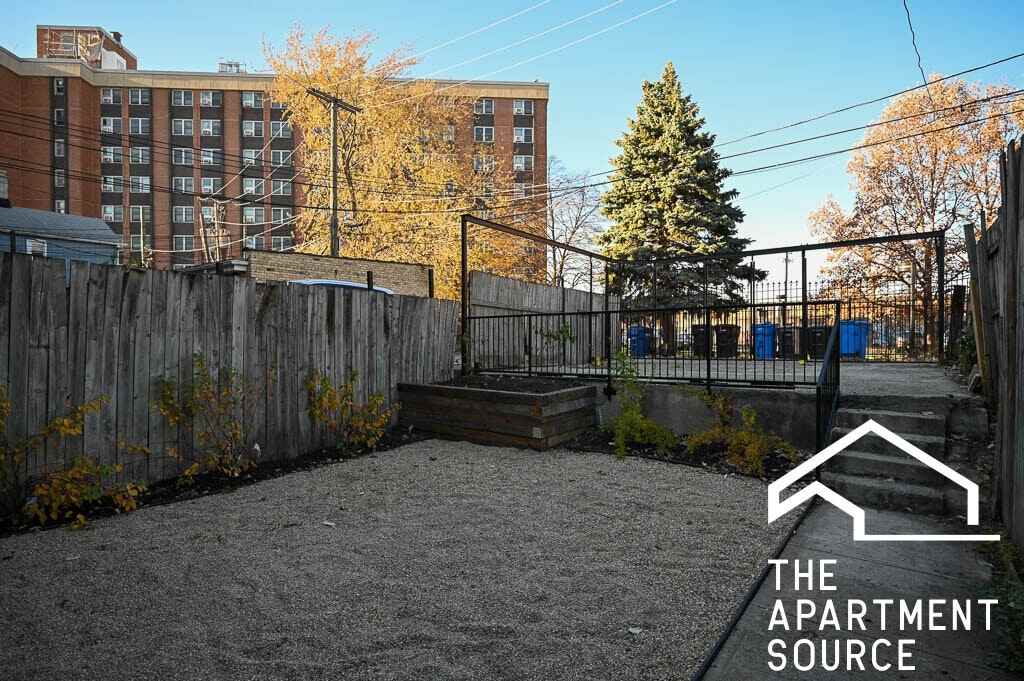 1142 West 17th Place, Unit G - Photo 7 of 17