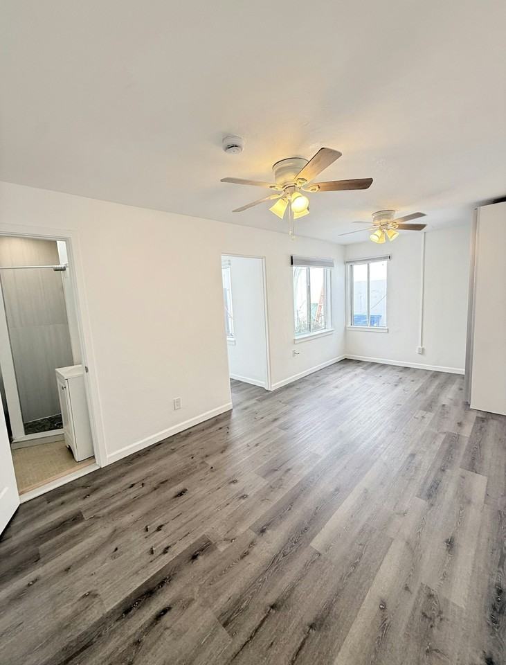 732 Ventura Place, Unit 7 - Photo 3 of 9