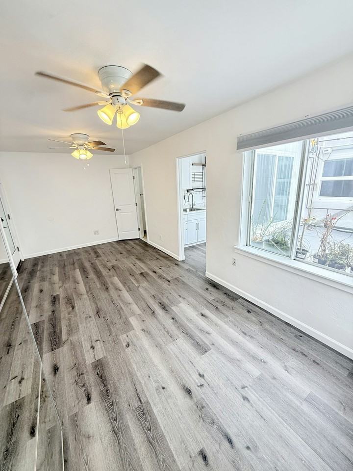 732 Ventura Place, Unit 7 - Photo 4 of 9