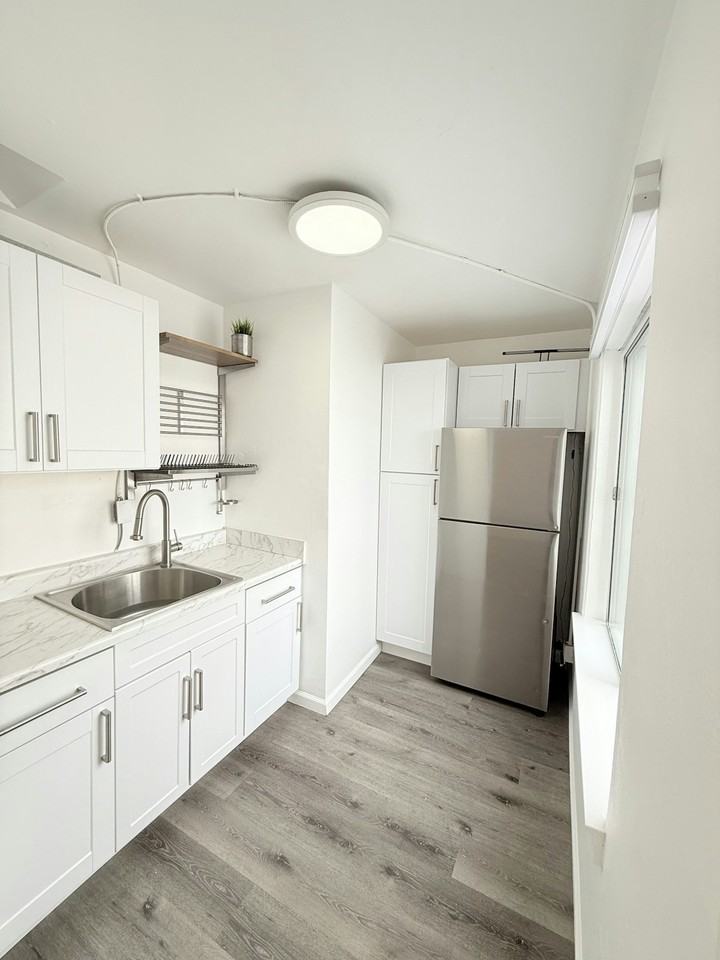 732 Ventura Place, Unit 7 - Photo 6 of 9