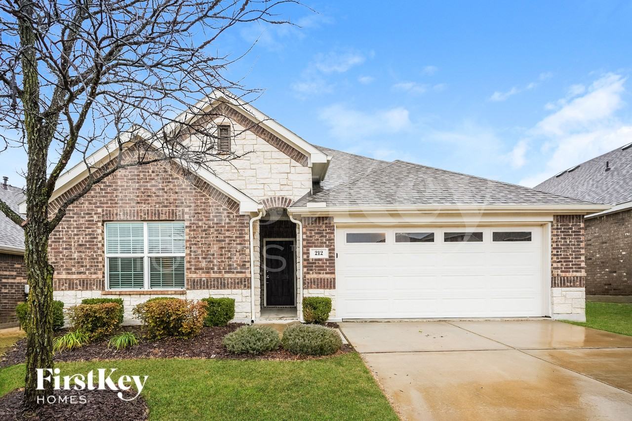 212 Greenhill St - Photo 2 of 19