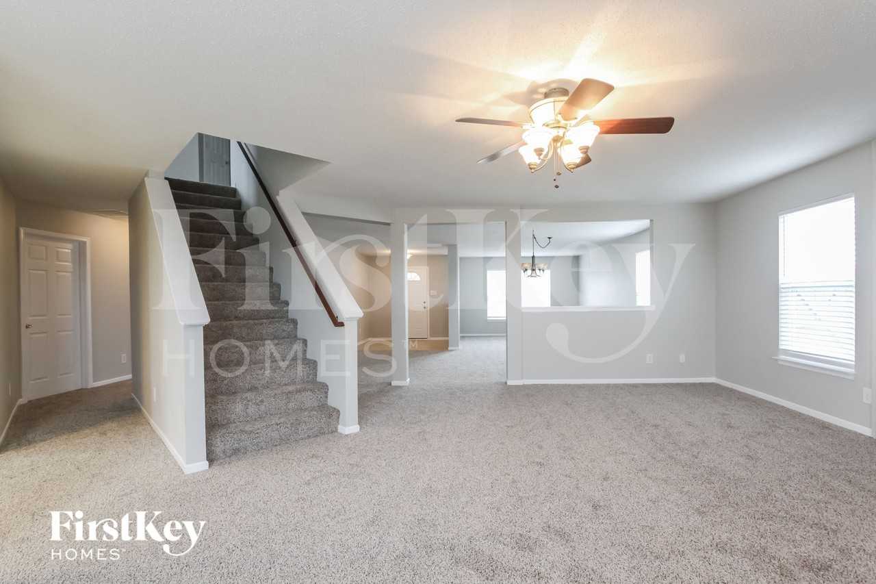 1180 King Maple Dr - Photo 3 of 15