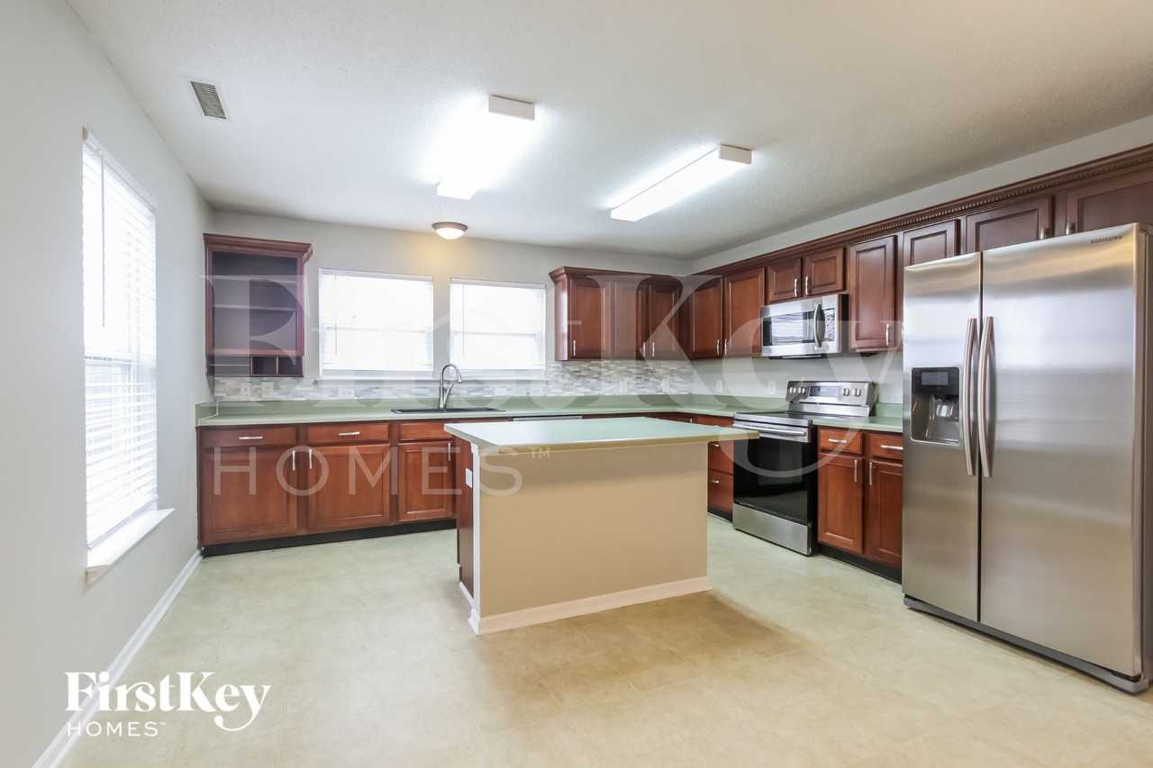 1180 King Maple Dr - Photo 5 of 15