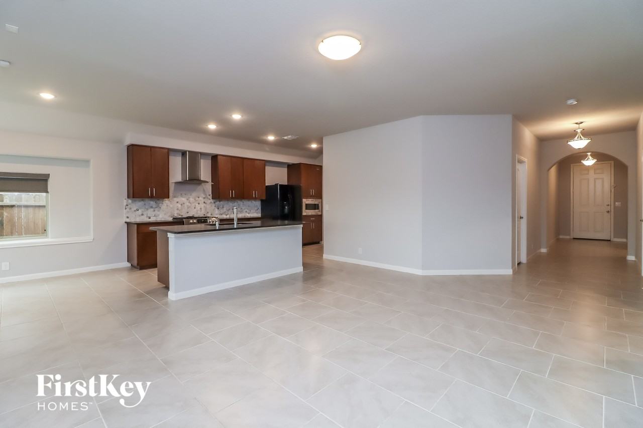 1089 Nighthawk Trl - Photo 4 of 15