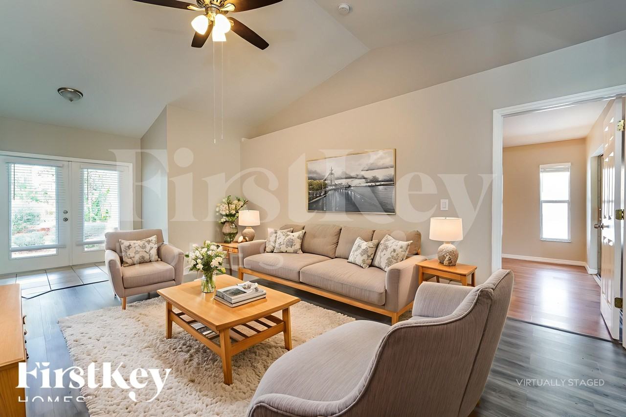 1570 Waldorf Dr - Photo 3 of 18