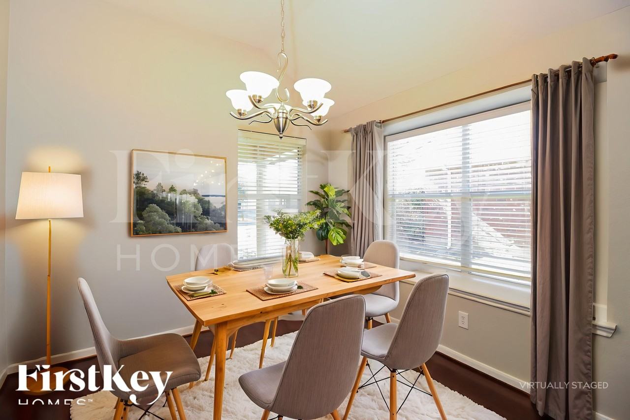 2341 Aurora Dr - Photo 6 of 18