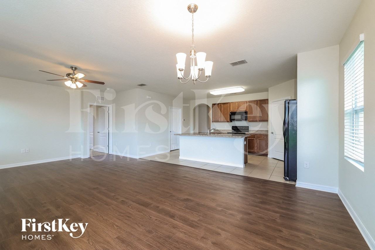 908 Chanler Dr - Photo 4 of 15