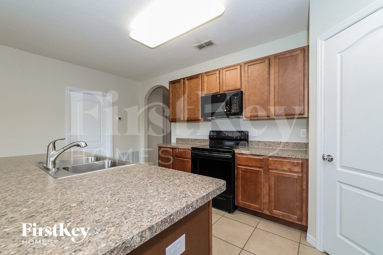 908 Chanler Dr - Photo 6 of 15