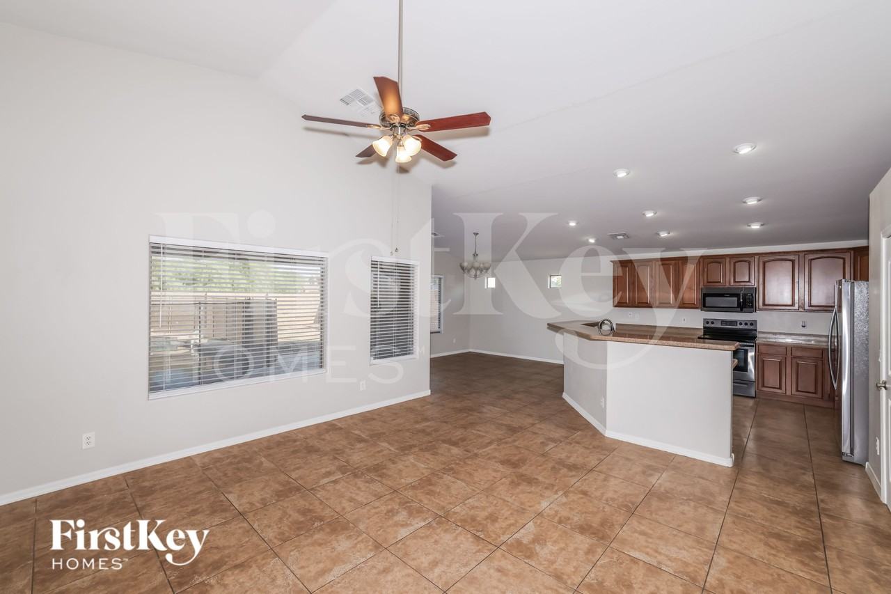 2624 S 257th Ave - Photo 2 of 16