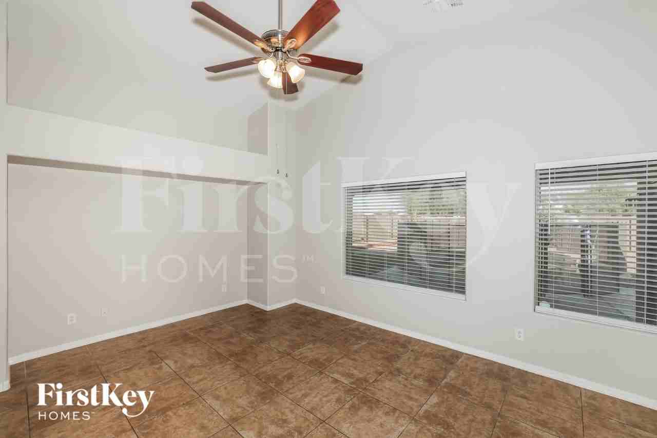 2624 S 257th Ave - Photo 3 of 16