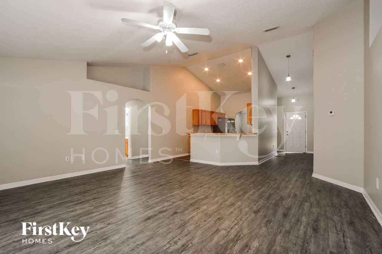 4717 Huron Bay Cir - Photo 4 of 16