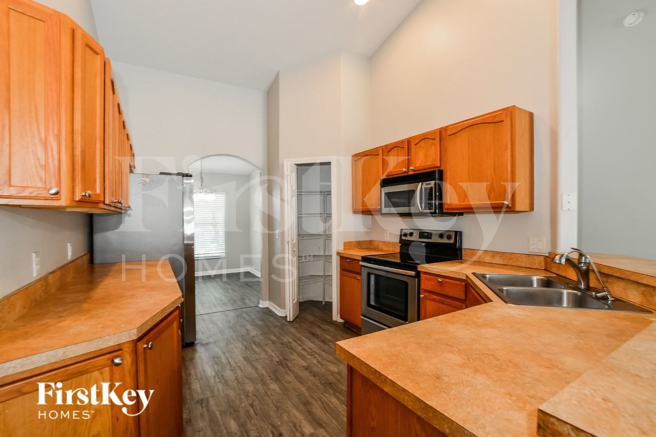 4717 Huron Bay Cir - Photo 6 of 16