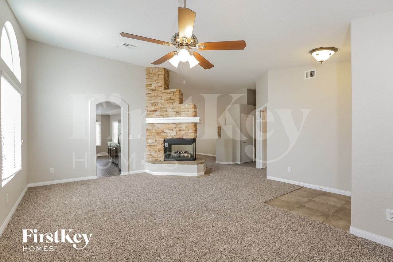 1066 Oak Shade Ln - Photo 4 of 15