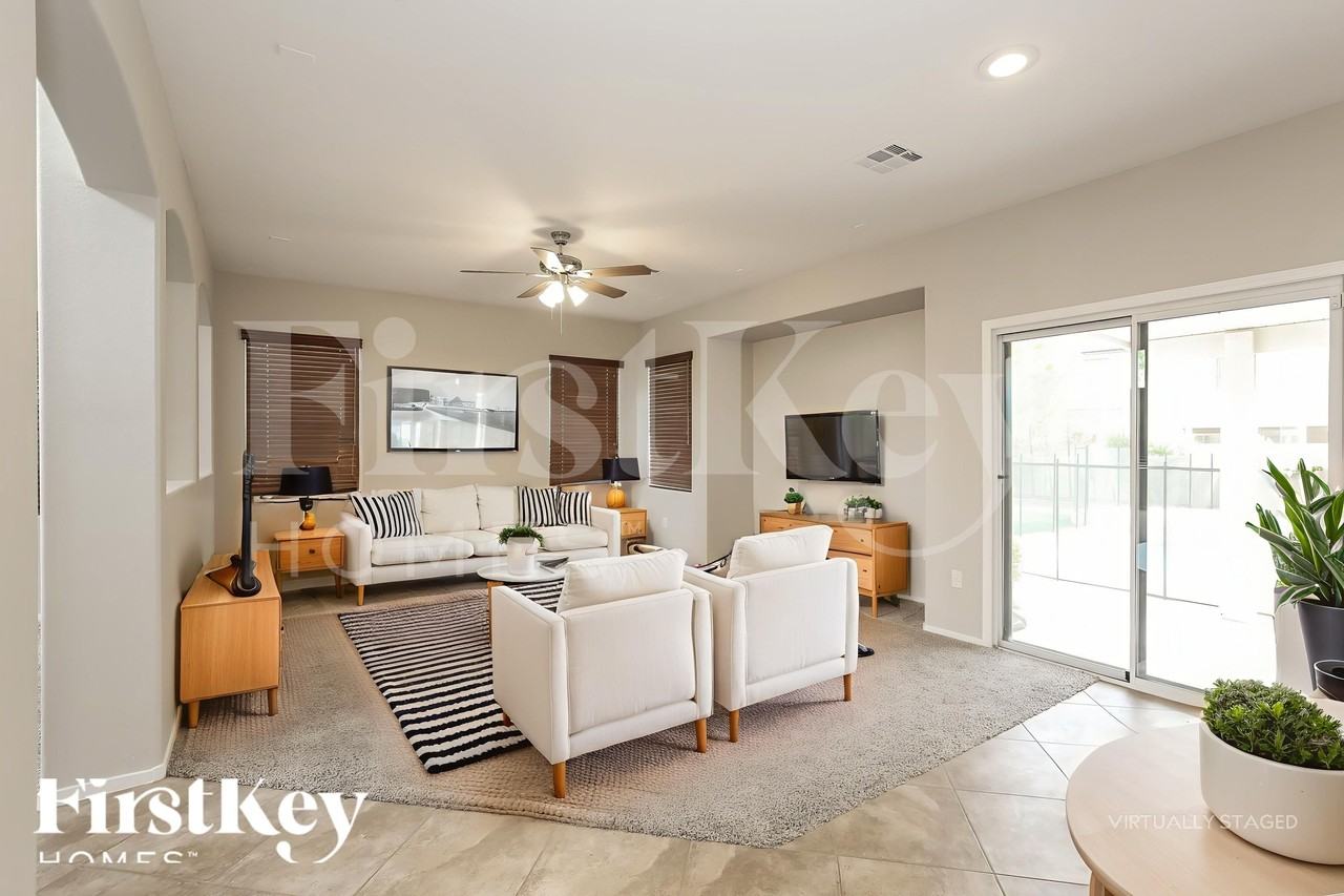 1031 Dawn Valley Dr - Photo 4 of 19