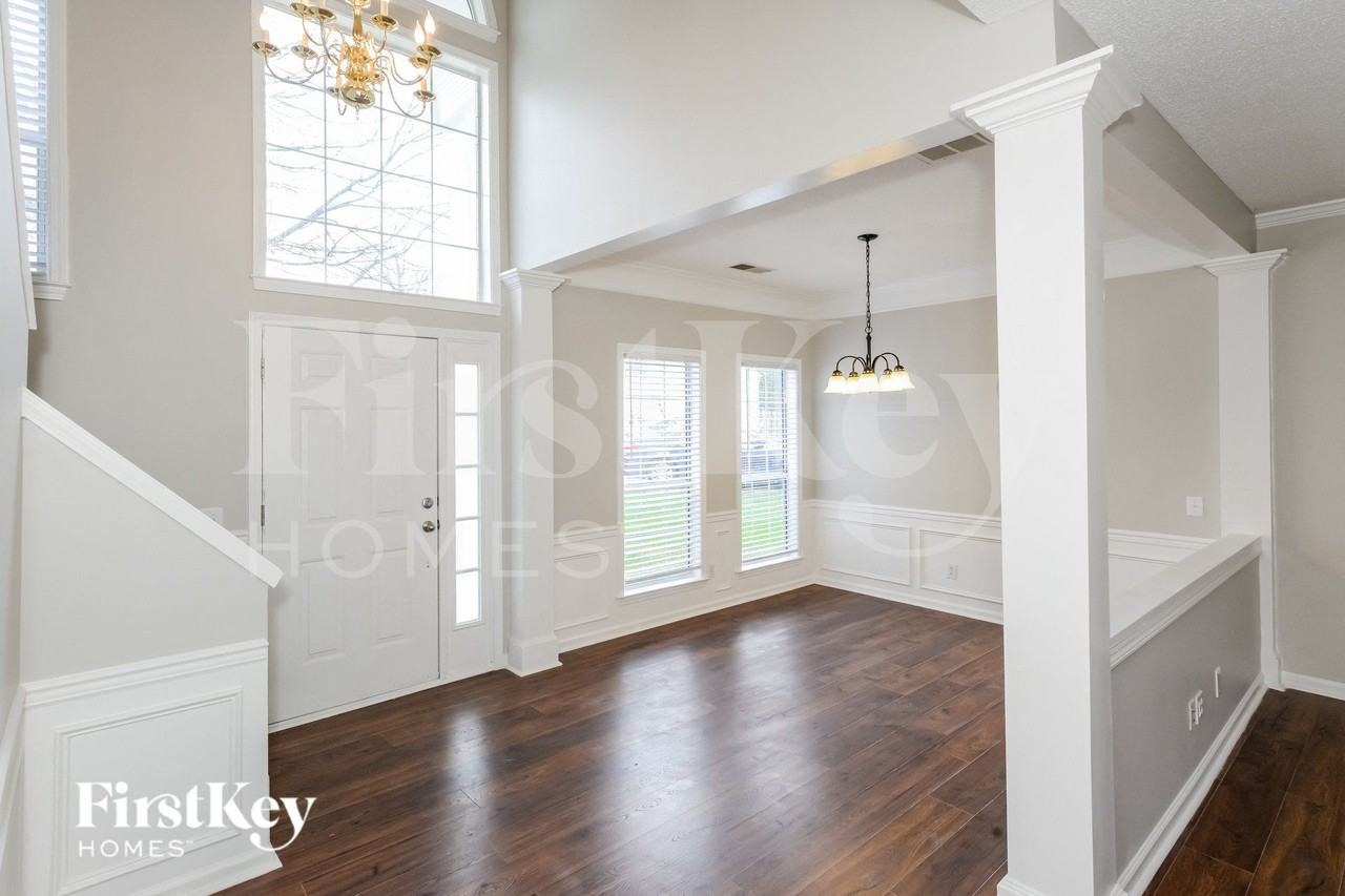 11330 Wagonford Ln - Photo 3 of 15